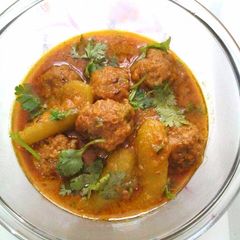 A picture of Pointed Gourd with Mutton Kofta Gravy.