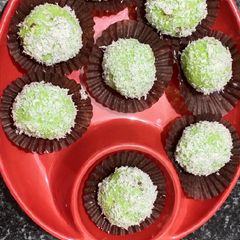 A picture of Chocolate coconut pan ladoo.