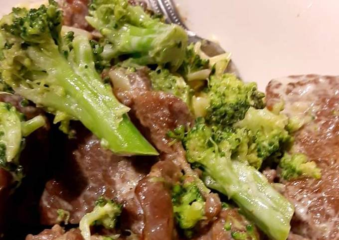 Steak &amp; Broccoli in Garlic Cream sauce