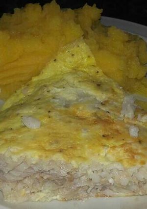 Una foto de Tortilla de filet de merluza con puré de calabaza
