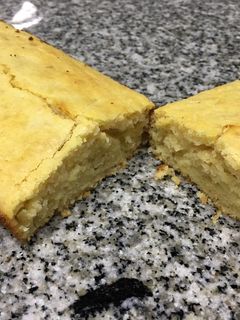 Una foto de Budín de limón 🍋🍋