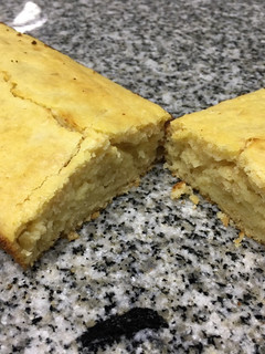 Una foto de Budín de limón 🍋🍋