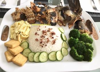 Easiest Way to Make Tasty Fried Blue Catfish with Coconut Rice Nasi Uduk
