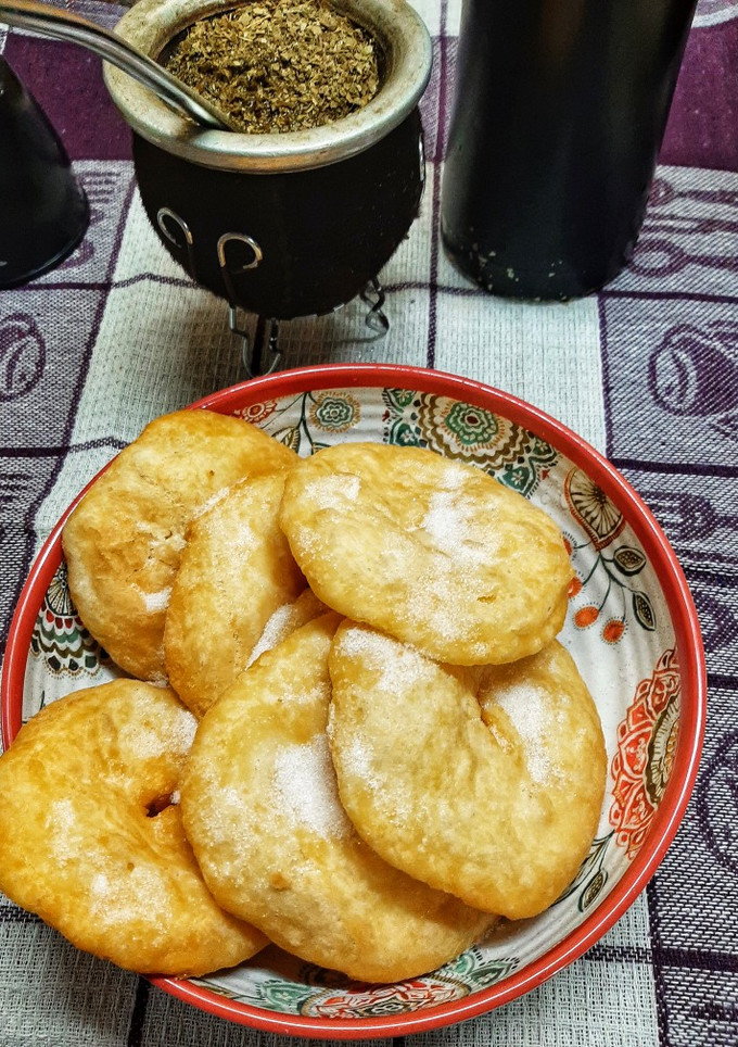 Una foto de Tortas fritas materas 🧉para tardes de lluvia ☔🌦