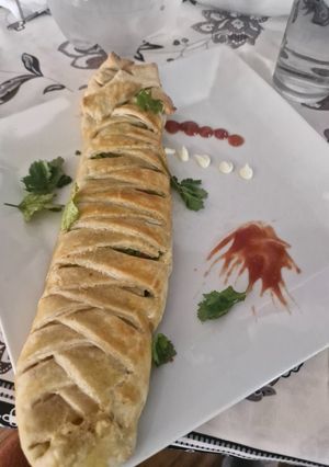 Una foto de Trenza de Hojaldre con Verduras Salteadas