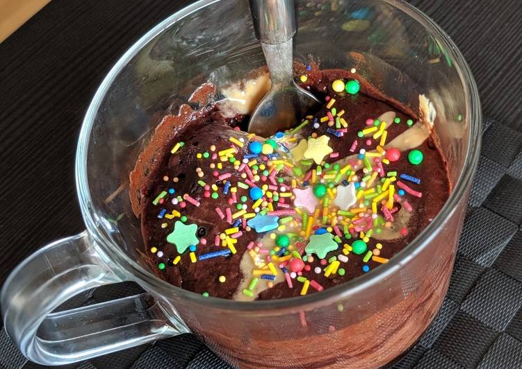 Bolo de chocolate de caneca vegano