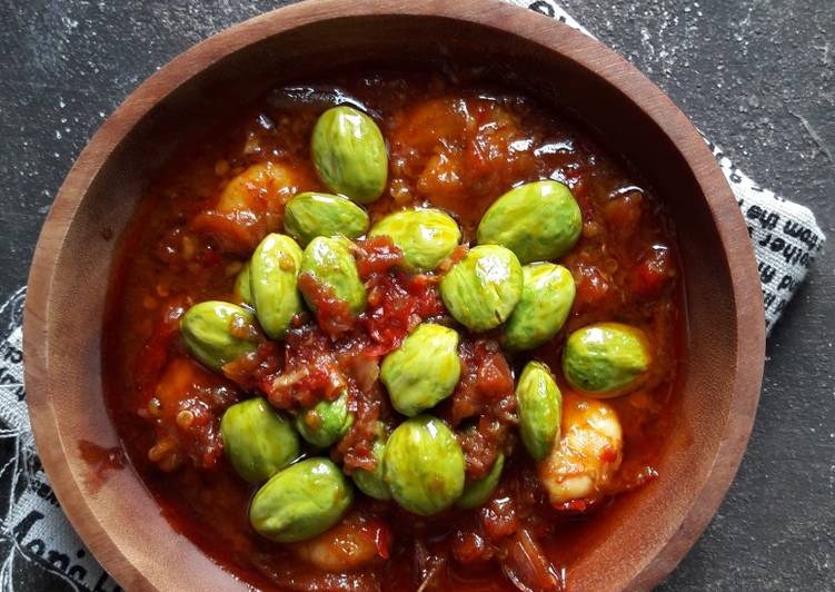 Bagaimana Menyiapkan Sambal Udang Pete yang Bikin Ngiler