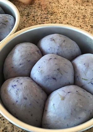 Hình của món Bánh mì hoa đậu biếc.