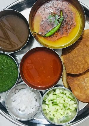 દાળ પકવાન (Dal Pakwan Recipe In Gujarati) રેસીપી મુખ્ય ફોટો