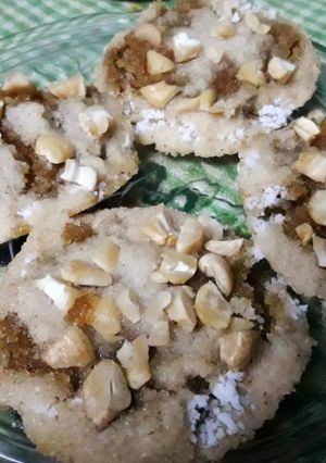 কোকোনাট স্টাফ্ড হালুয়া (coconut stuffed halua recipe in Bengali) রেসিপির প্রধান ছবি