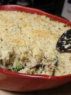 A picture of Alfredo casserole with spinaches, mushroom and broccoli.