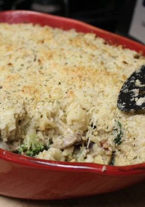 A picture of Alfredo casserole with spinaches, mushroom and broccoli.