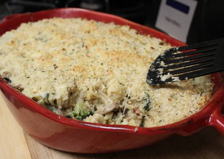 Recipe of Ultimate Alfredo casserole with spinaches, mushroom and broccoli