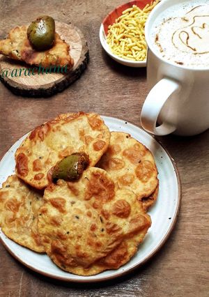 A picture of Urad dal poori.