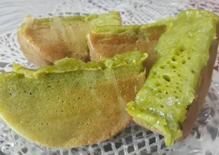 Pukis pandan ubi kuning