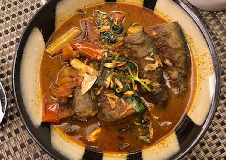 Bahan-bahan Gulai ikan bandeng+kemangi yang enak dan Mudah Dibuat