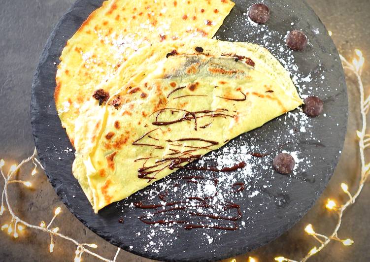 Voici la recette Crêpes sucrées légères et croustillantes 😋 à la maison