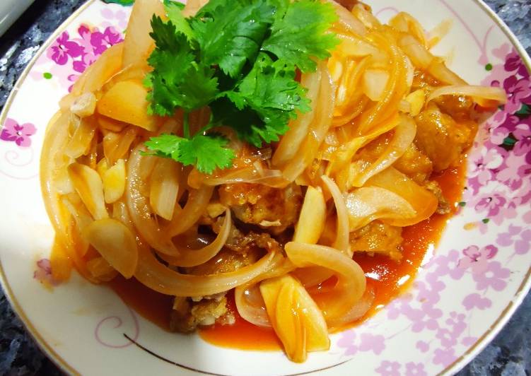 Ayam siram bawang bombai