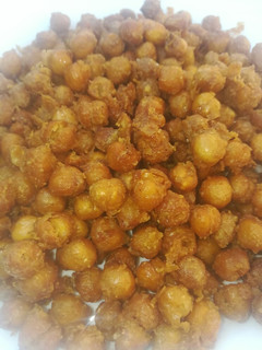 A picture of Deep fried chick peas.
