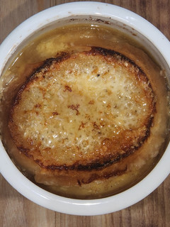 A picture of French Onion Soup.