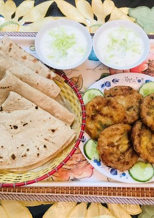 A picture of Aloo kabab with roti.