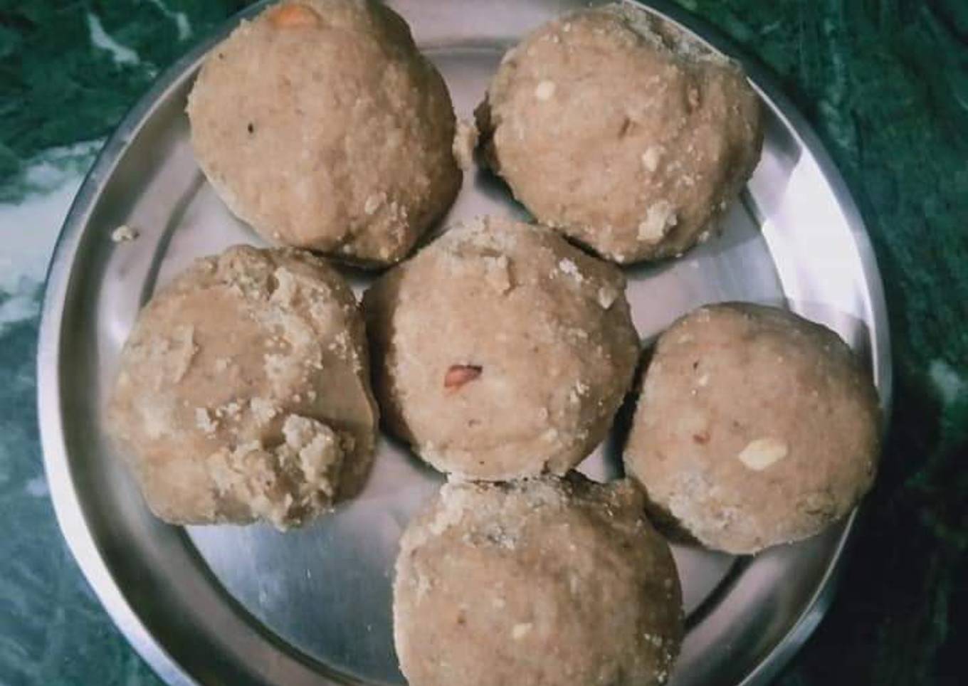 Atta ke ladoo