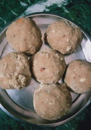 A picture of Atta ke ladoo.