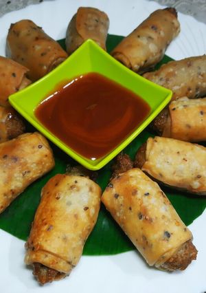 A picture of Crispy raw banana roll.