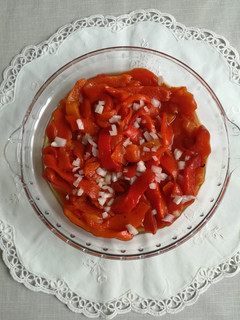 Una foto de Ensalada de pimientos rojos asados