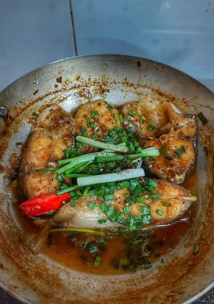 A picture of Vietnamese Braised Catfish (Cá Hú Kho Tộ).