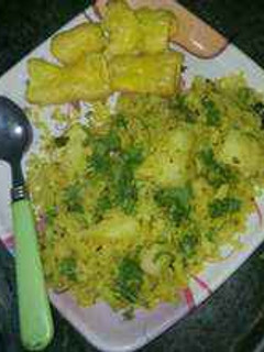 आलू पोहा (Aloo poha recipe in Hindi) रेसिपी मुख्य फोटो