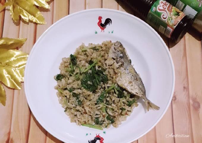 Recipe: Appetizing Nasi goreng bayam kobe