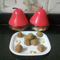 A picture of Dry fruits laddu.