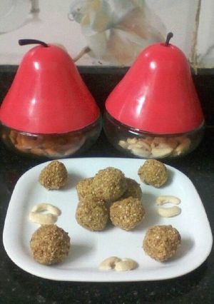 A picture of Dry fruits laddu.