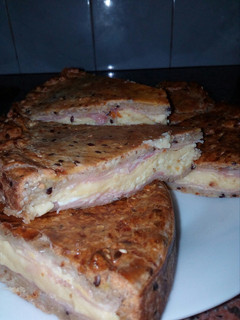 Una foto de Torta de jamón y queso con masa de mix de semillas