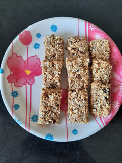 A picture of Granola bar.