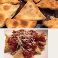 A picture of Crunchy Italian nachos (ravioli) with spicy tomato sauce.