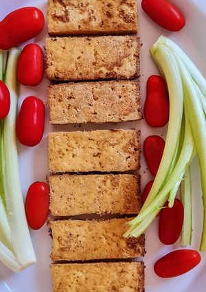 Una foto de Tofu marinado en jengibre y limón 🍋 🫚