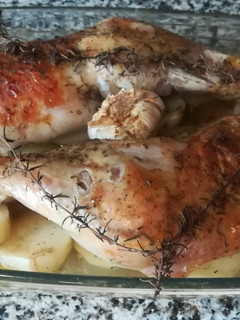 Una foto de Muslos de pavo asados a baja temperatura