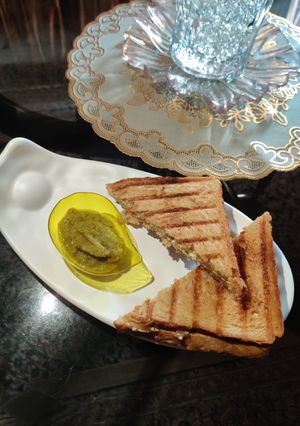 A picture of Herbed cheese onion sandwich.