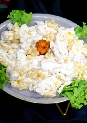 A picture of Chicken and pineapple salad.