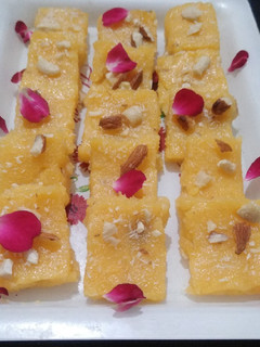 मैंगो बर्फी (Mango barfi recipe in hindi) रेसिपी मुख्य फोटो