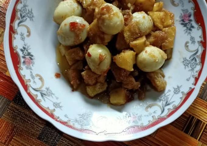 Kentang telur puyuh balado