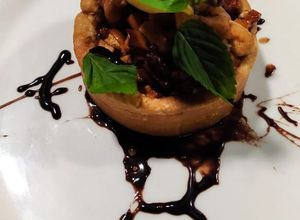 Una foto de 🥮Tarta de manzana Criolla 🍏y nuez..