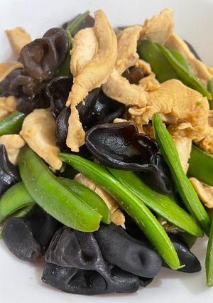 藍藍的-甜豆炒雞胸 的食譜成品照片