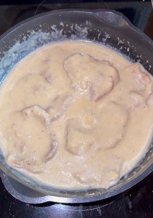 Una foto de Filetes de cerdo en salsa de queso