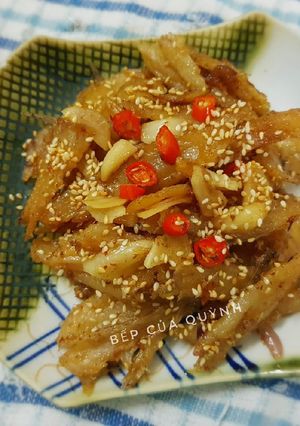 Hình của món Cá chai khô rim mắm đường.