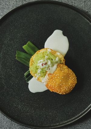 Hình của món Bánh tiêu + Xôi lá dứa.