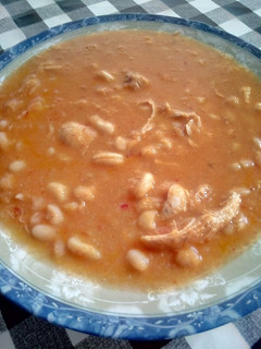 Una foto de Habichuelas con pollo