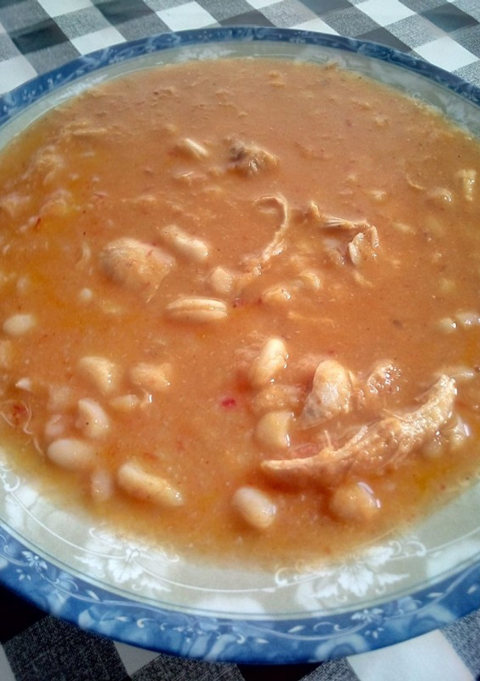 Una foto de Habichuelas con pollo